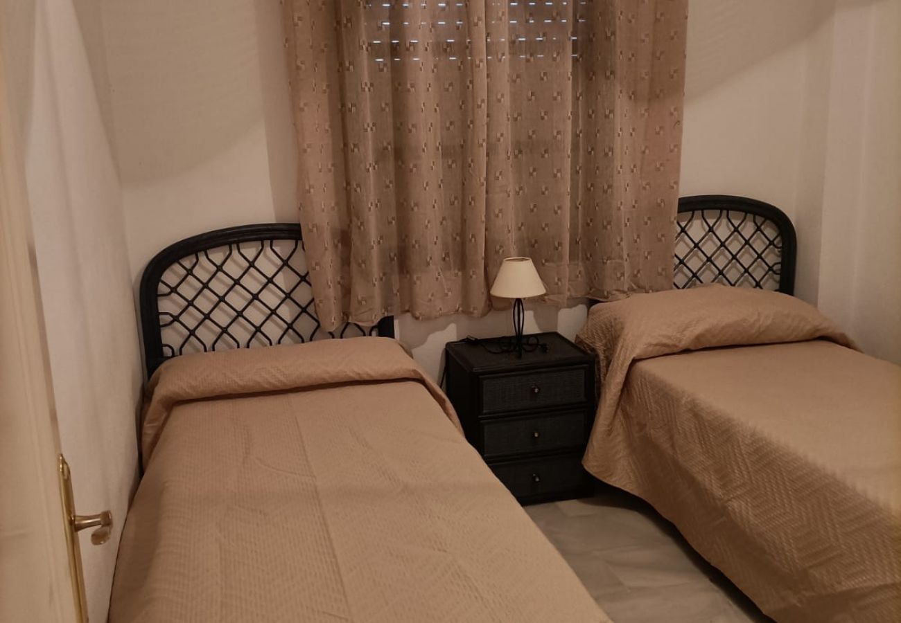 Ferienwohnung in Chiclana de la Frontera - Primera línea de playa - R062 Residencial Pinomar 