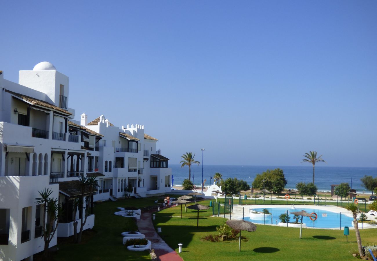 Ferienwohnung in Chiclana de la Frontera - Primera línea de playa - R062 Residencial Pinomar 