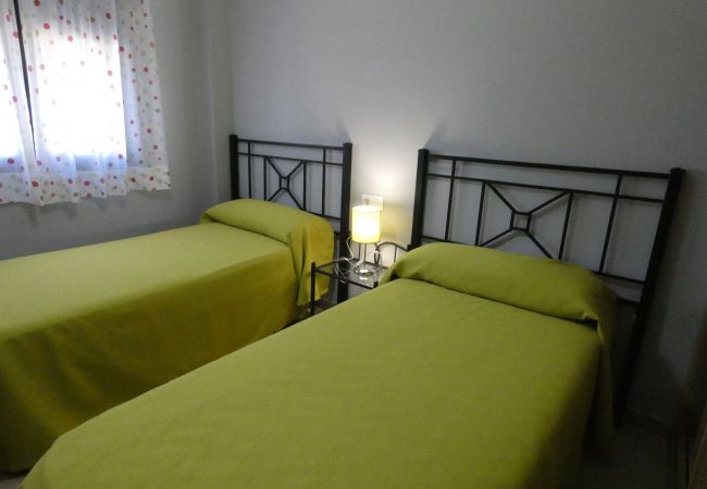 Ferienwohnung in Chiclana de la Frontera - Apartamento bajo con jardín - R153 Residencial CSP