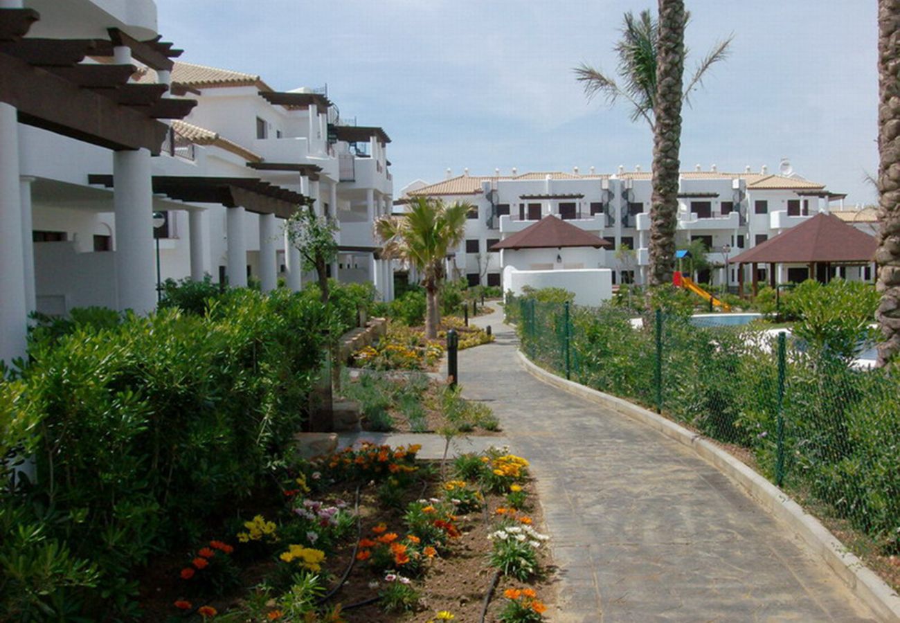 Ferienwohnung in Chiclana de la Frontera - Apartamento bajo con jardín - R153 Residencial CSP