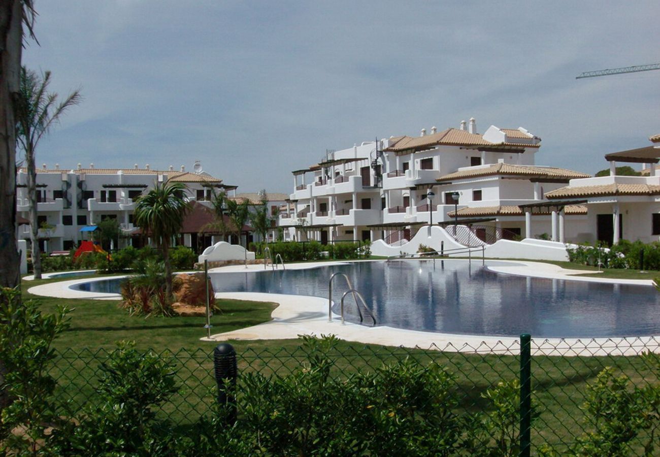 Ferienwohnung in Chiclana de la Frontera - Apartamento bajo con jardín - R153 Residencial CSP