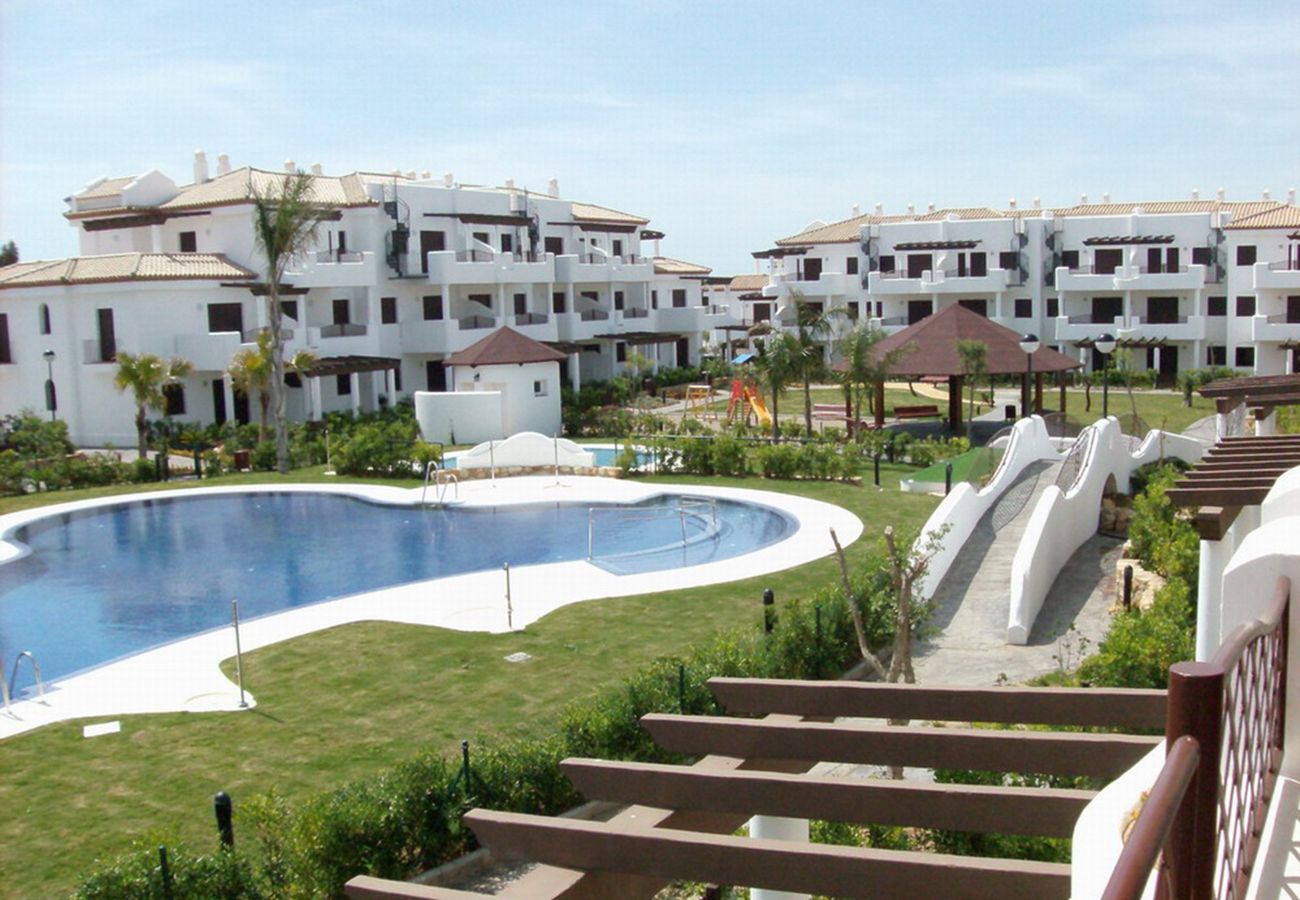 Ferienwohnung in Chiclana de la Frontera - Apartamento bajo con jardín - R153 Residencial CSP