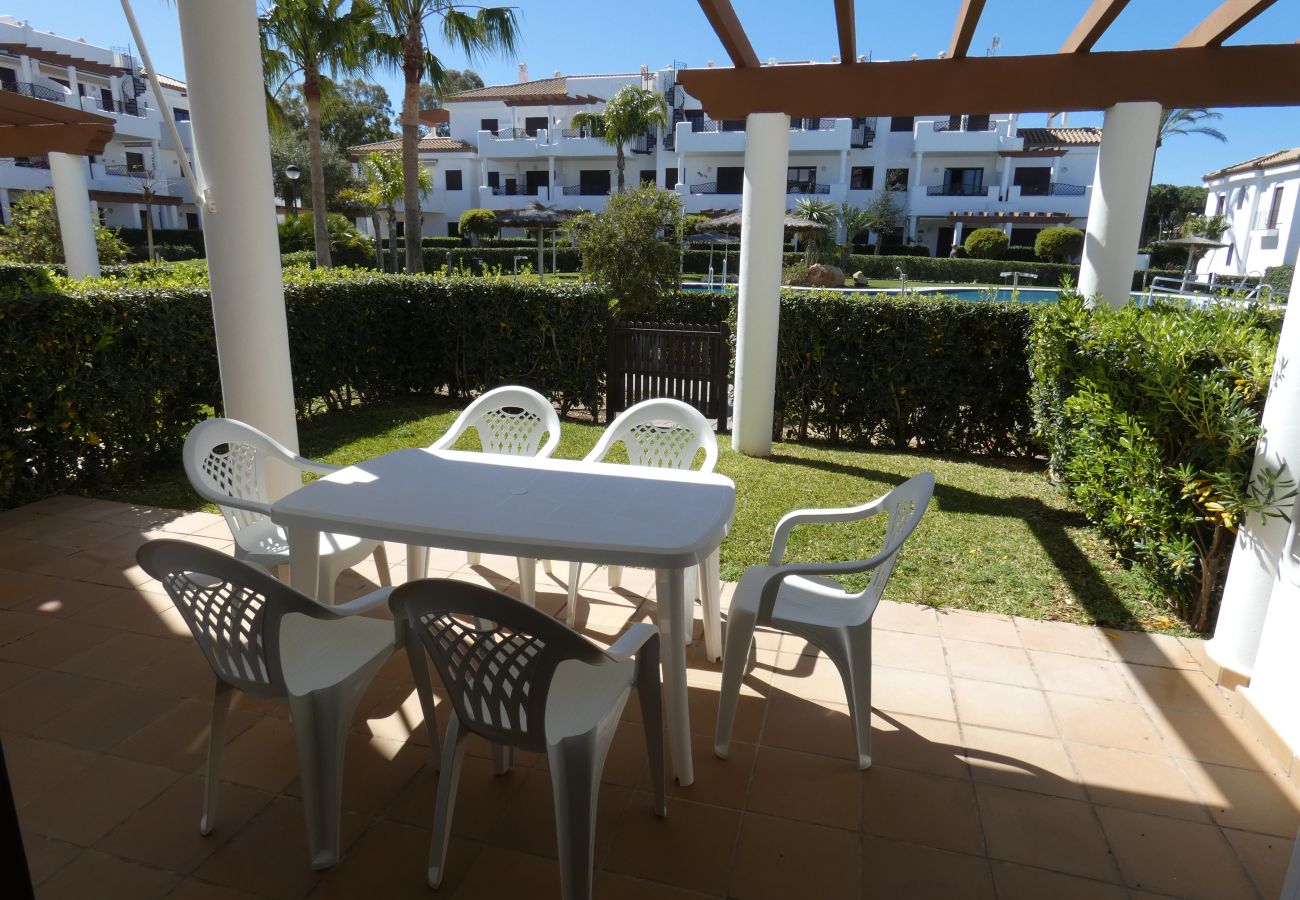 Ferienwohnung in Chiclana de la Frontera - Apartamento bajo con jardín - R153 Residencial CSP