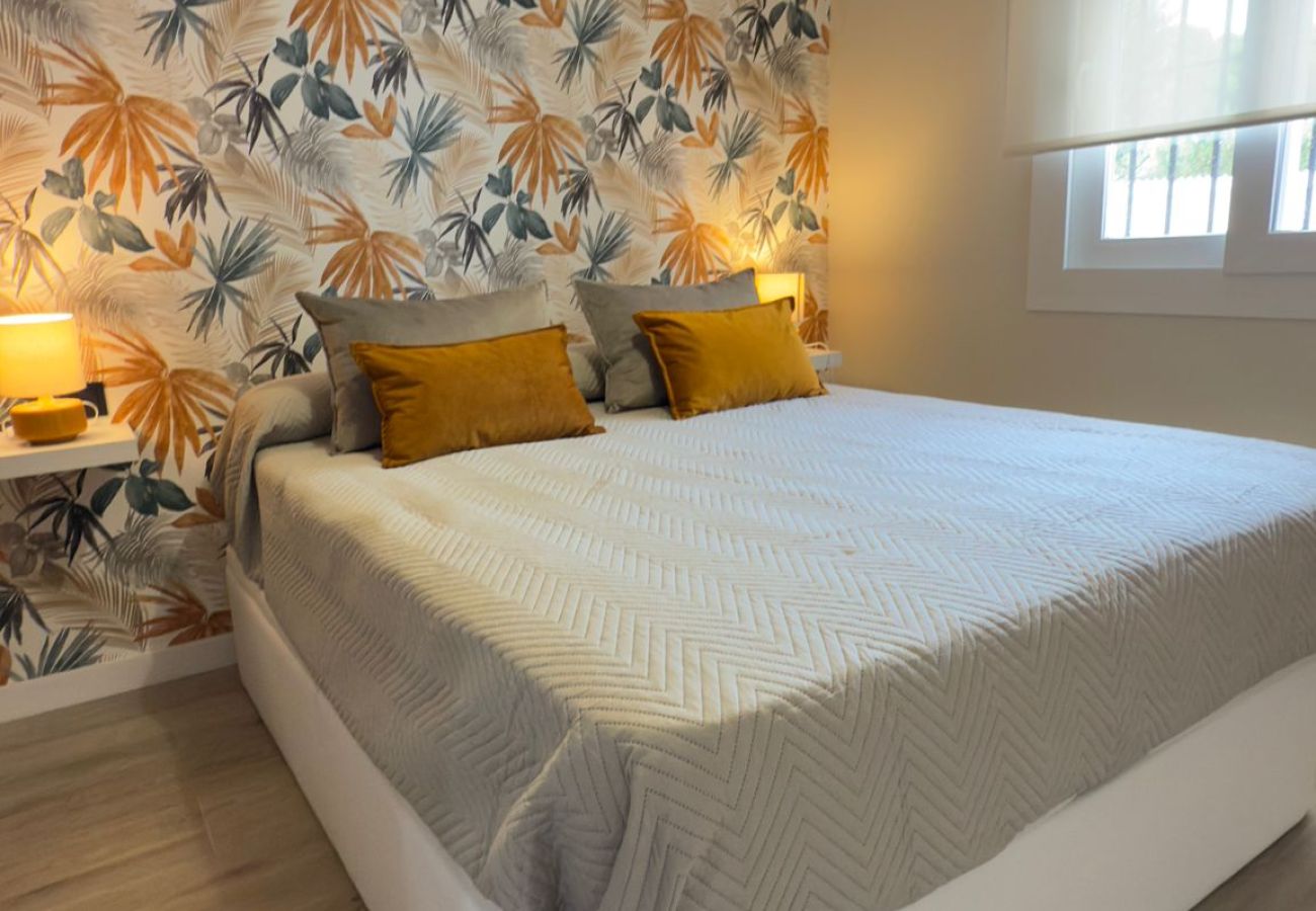 Ferienwohnung in Chiclana de la Frontera - Punto Mágico, apartamento con jardín