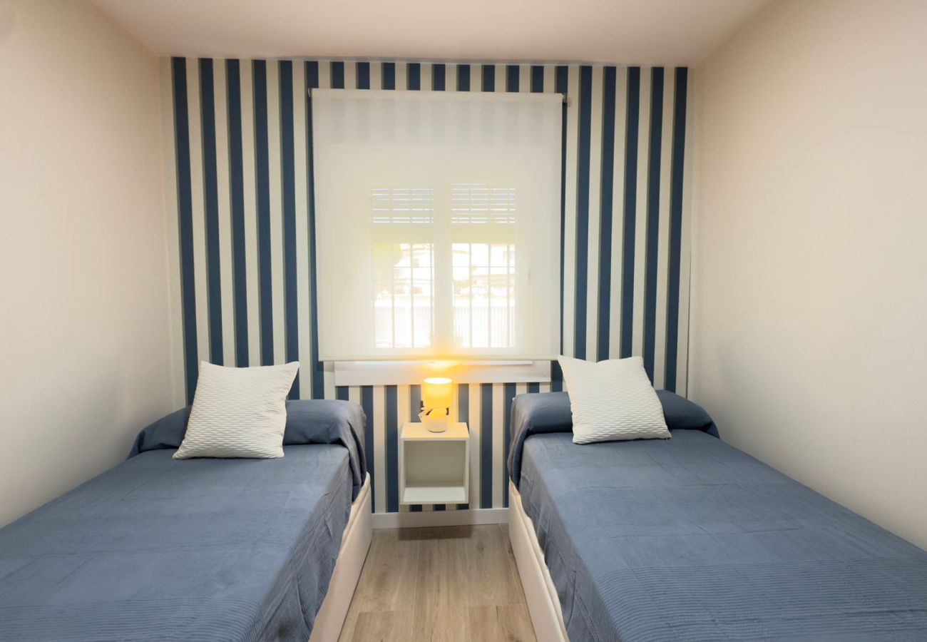 Ferienwohnung in Chiclana de la Frontera - Punto Mágico, apartamento con jardín