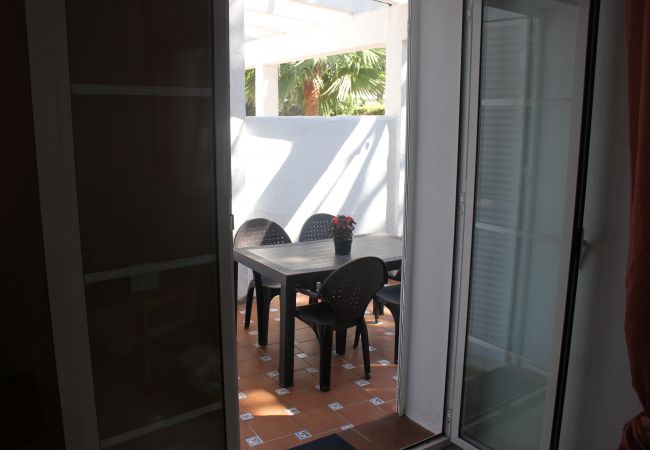 Ferienwohnung in Chiclana de la Frontera - Apartamento bajo con jardín privado - R046 Veleros
