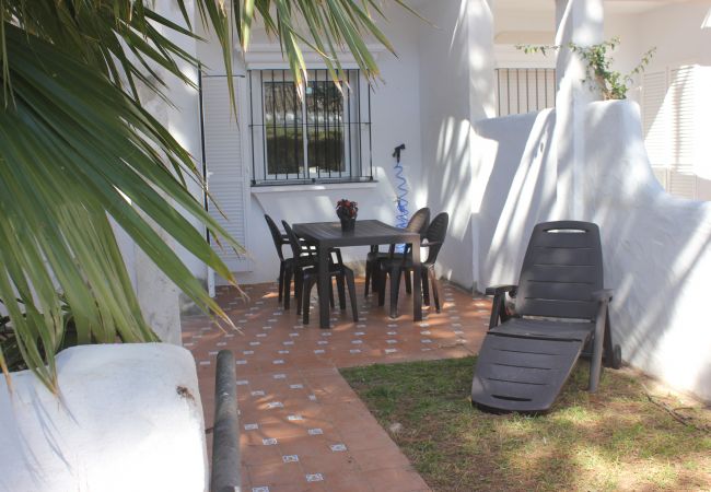 Ferienwohnung in Chiclana de la Frontera - Apartamento bajo con jardín privado - R046 Veleros