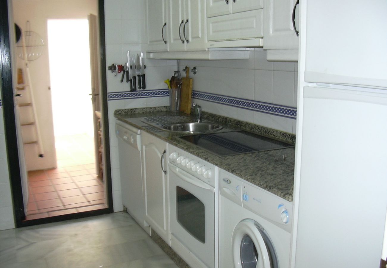 House in Chiclana de la Frontera - Adosado cerca del mar - R188 Residencial Los Pinos