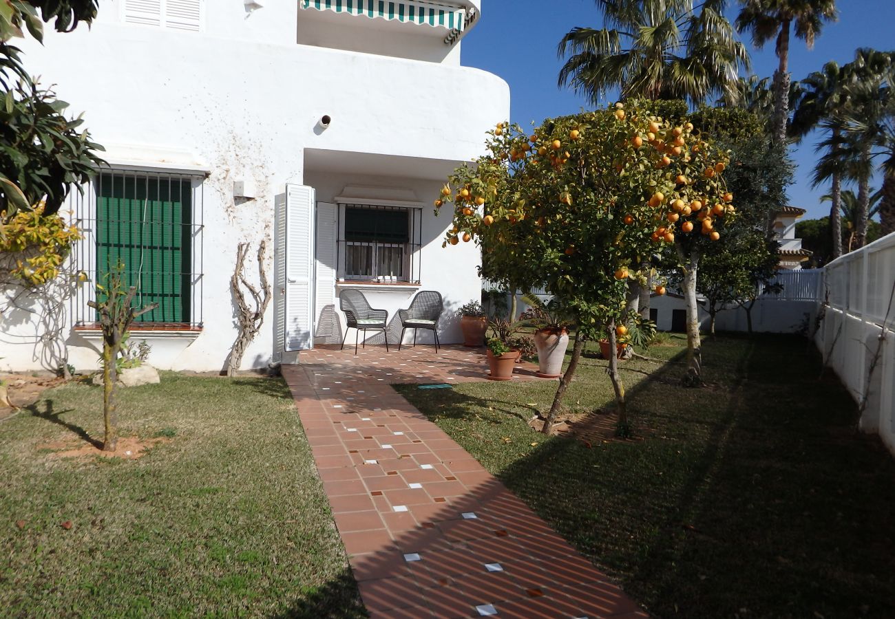 Apartment in Chiclana de la Frontera - Apartamento bajo con jardín - R029 Pueblo Marinero