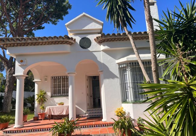Cottage in Chiclana de la Frontera - R103 Chalet Alcalde de Zalamea